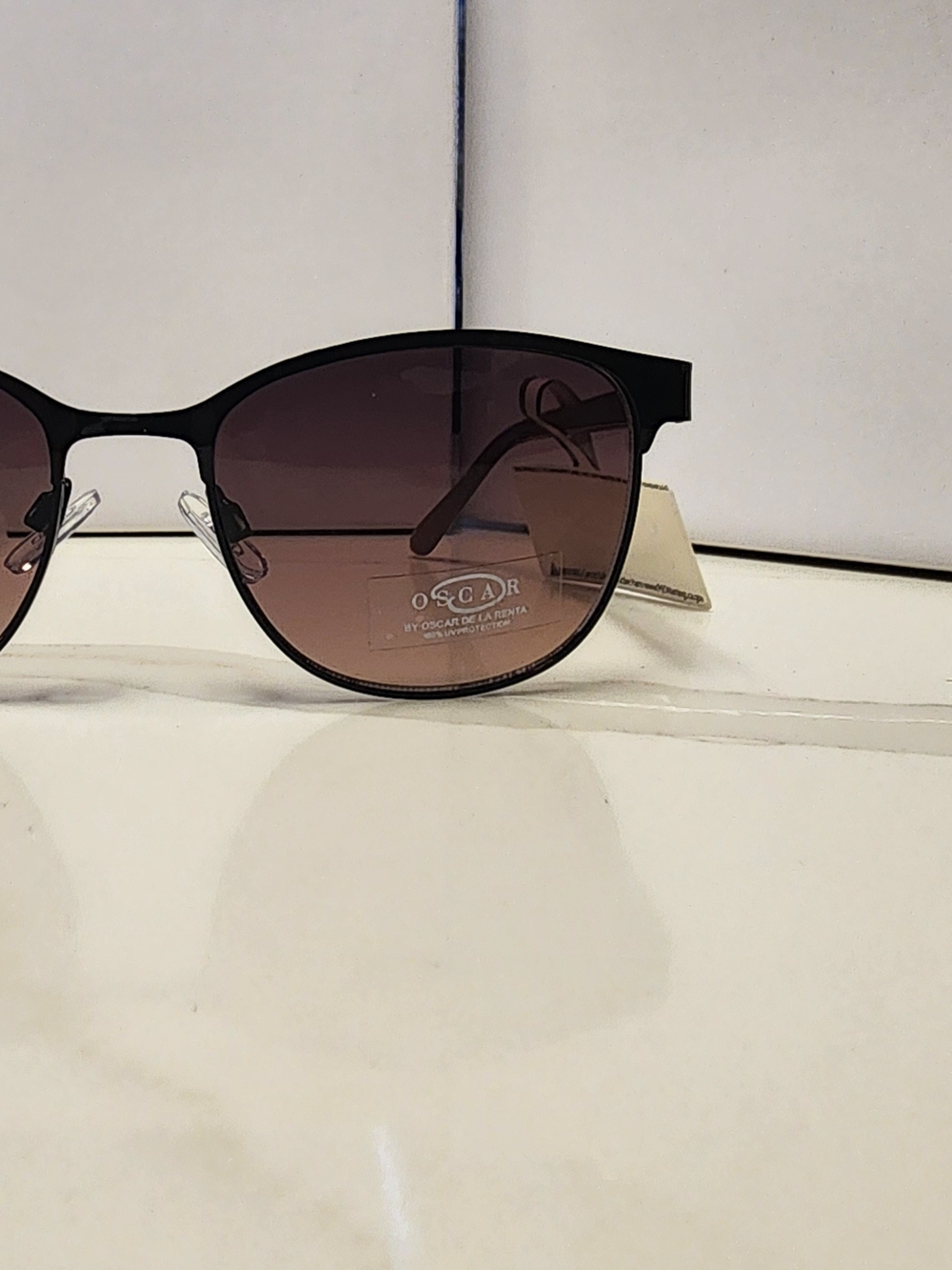 Oscar de la Renta Black Frame Sunglasses with Brown Gradient Lenses